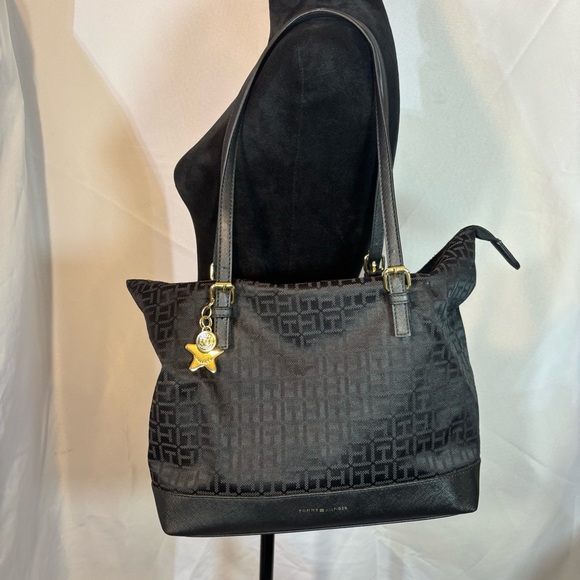 TOMMY HILFIGER Women’s Black Monogram Tote Shoulder Bag With Charm - Picture 1 of 9